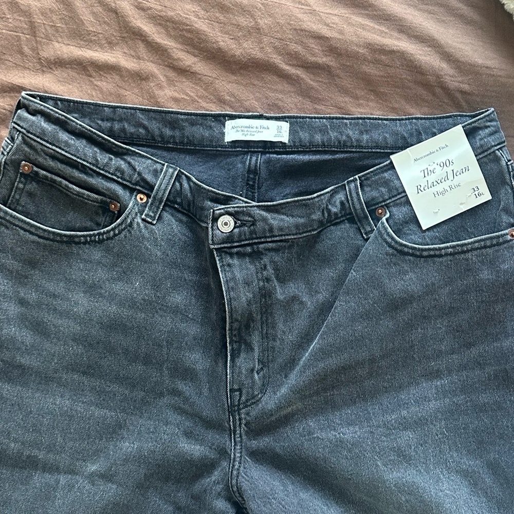 Abercrombie & Fitch Tall 90s Relaxed Jeans Black NWT Size 33 - Picture 3 of 6